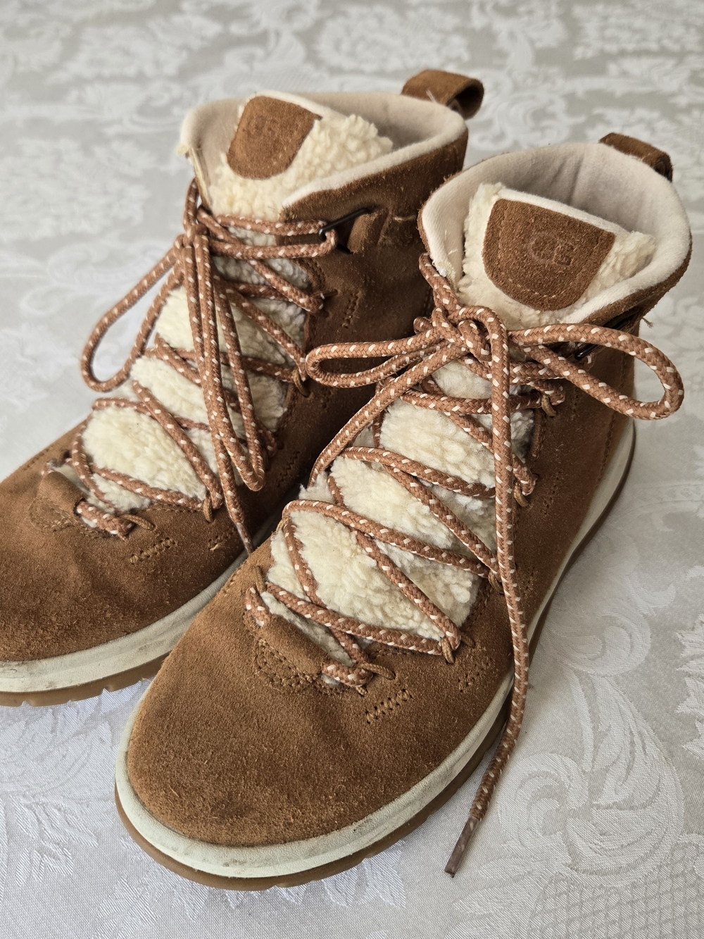 UGG Lakesider Chestnut Suede Lace-Up Cozy Winter Boots Cream Shearling Size 7